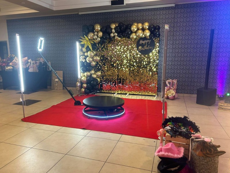 aroundyoupniewy-fotobudka-360 zdjęcie prezentacji gdzie wesele