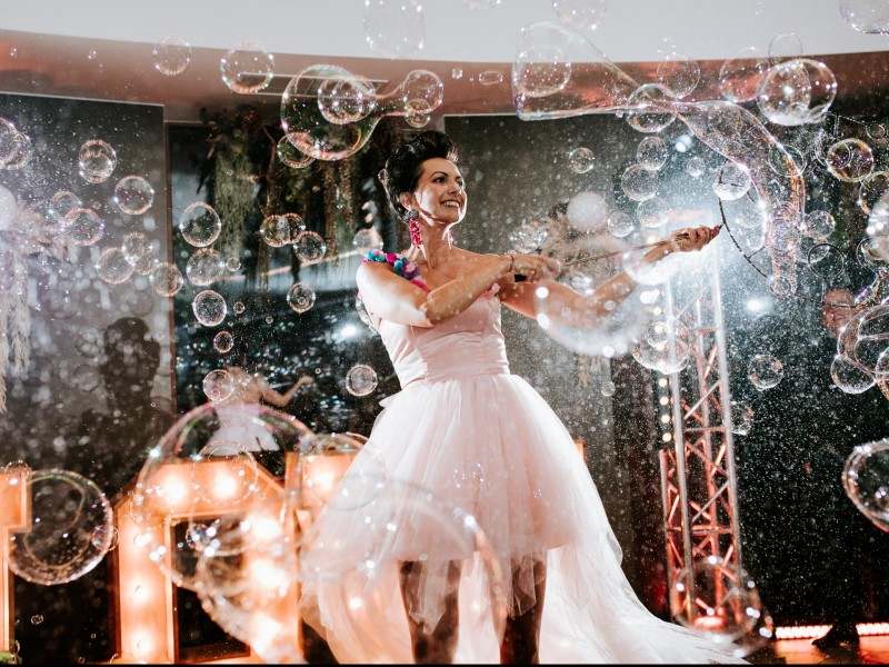 artystyczny-pokaz-baniek-mydlanych-bubbles-art zdjęcie prezentacji gdzie wesele