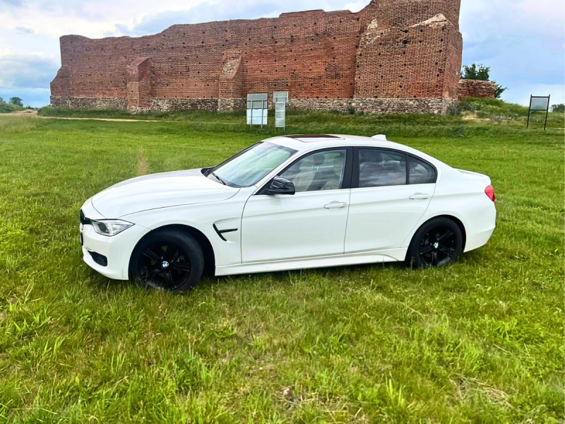 auto-do-slubu-biale-bmw zdjęcie prezentacji gdzie wesele