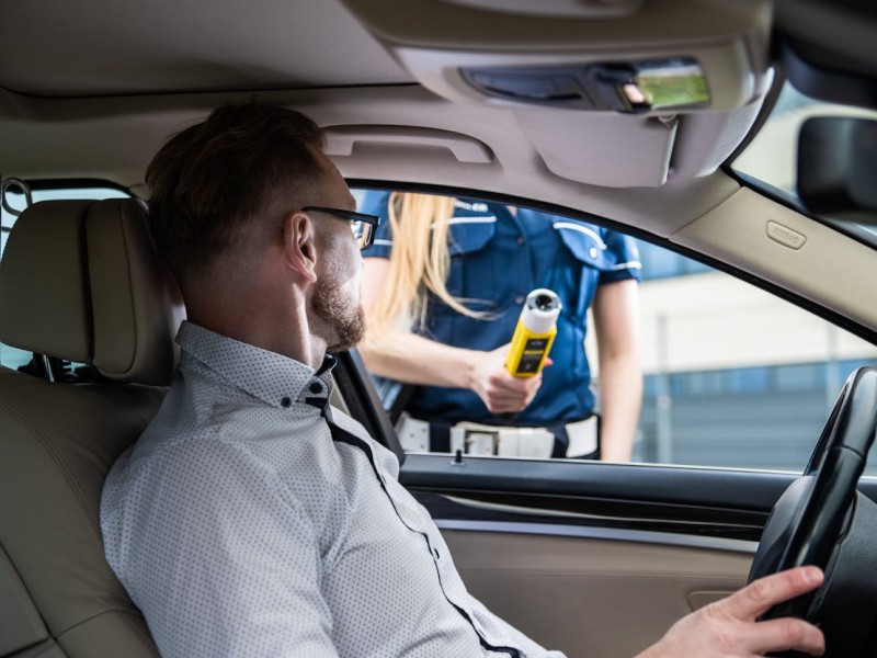 alkomat-w-twojej-kieszeni-jak-wybrac-bezpiecznie-stosowac-i-dbac-o-dokladnosc-pomiarow