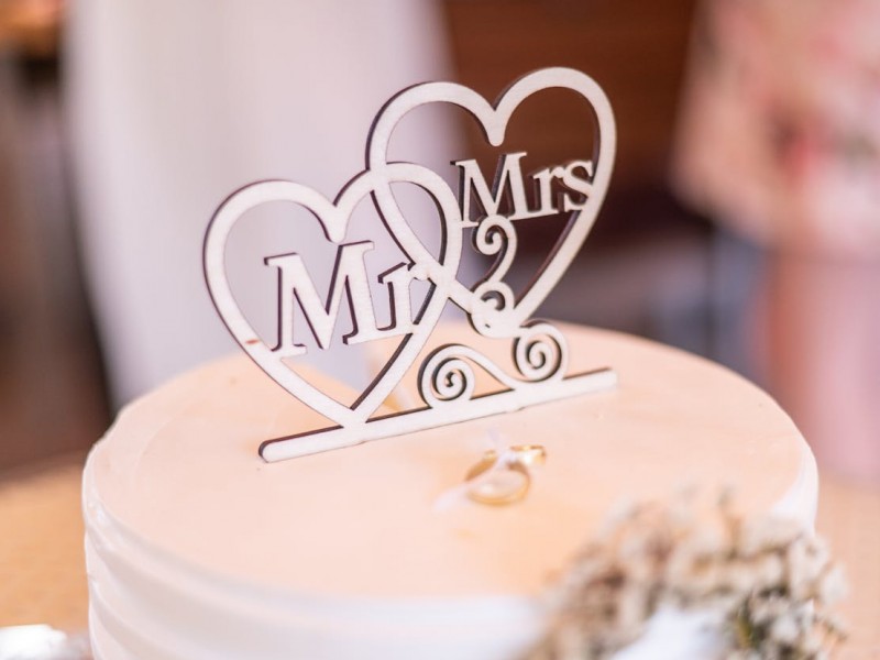 prezent-dla-pary-mlodej-co-ucieszy-nowozencow