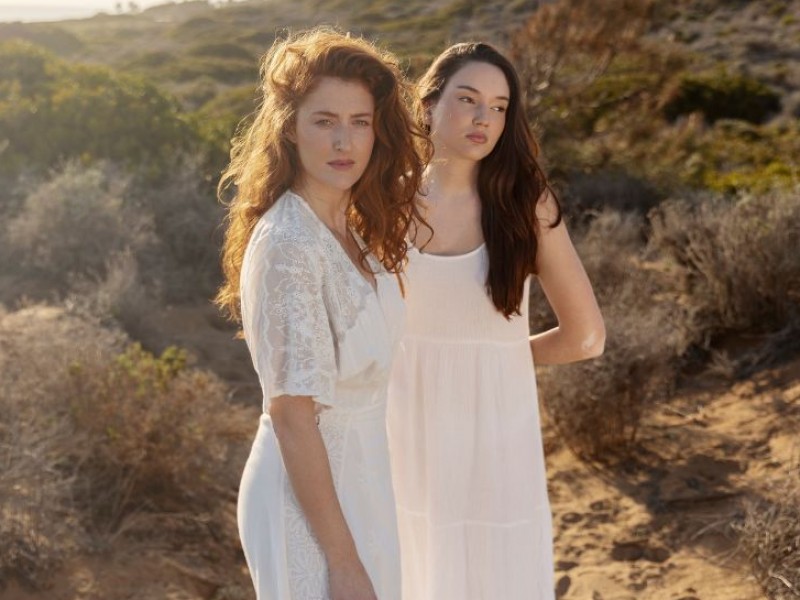 sukienka-na-poprawiny-wyjatkowe-stylizacje-na-sezon-2025