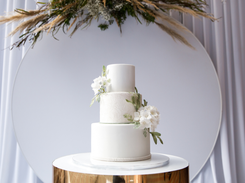 tort-weselny-jaki-motyw-smak-i-koszt