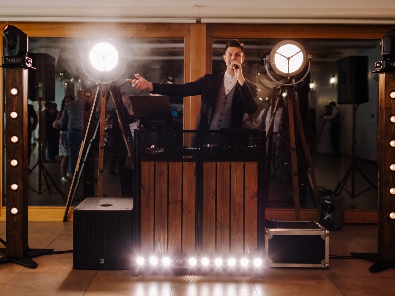 7-najlepszych-dj-ow-na-wesele-z-wojewodztwa-slaskiego-w-2024-roku