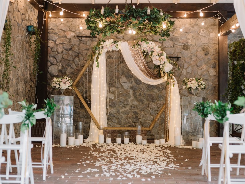 10-pomyslow-na-scianke-za-para-mloda