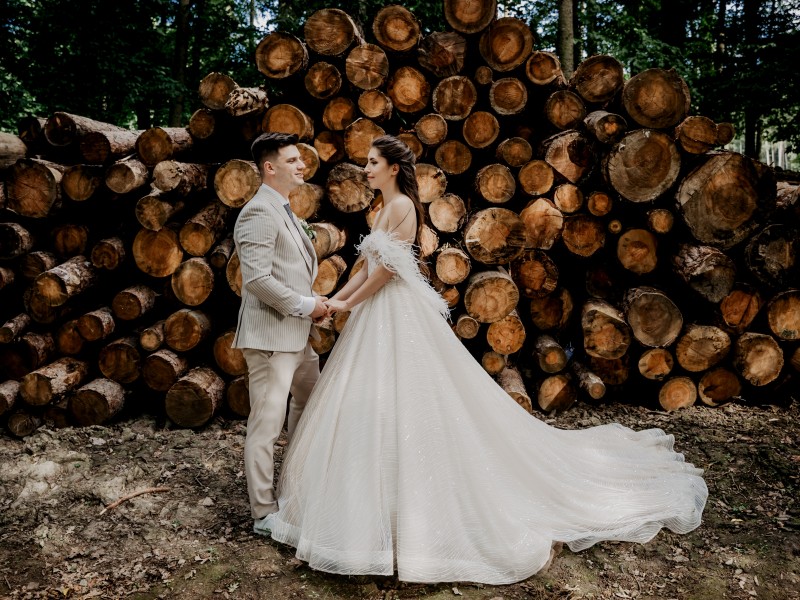 drewno-modny-dodatek-do-dekoracji-slubnych