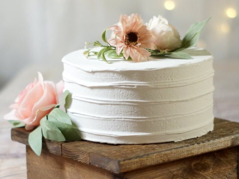 jednopietrowe-torty-weselne-idealne-na-male-przyjecia