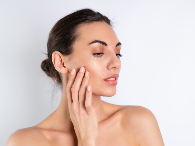 efekt-glow-jak-uzyskac-skore-pelna-blasku-i-rozswietlajacy-makijaz