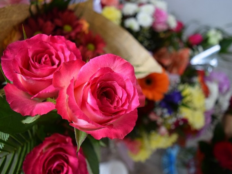 ponadczasowy-prezent-pelen-uczuc-piekny-bukiet-pelen-symboliki