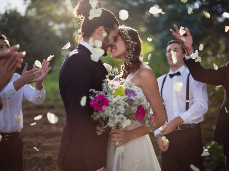 o-co-prosic-gosci-zamiast-kwiatow-na-slub-10-pomyslow