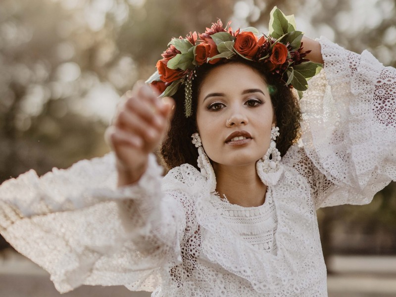 swieze-kwiaty-w-upieciach-slubnych