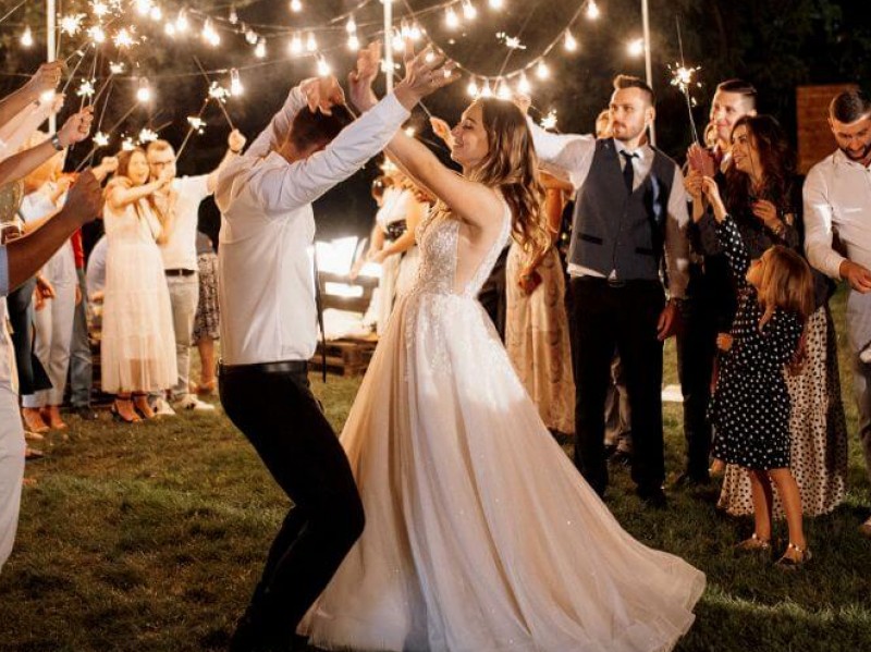 oczepiny-weselne-na-luzie-nowoczesne-pomysly-na-zabawy-oczepinowe-dla-par-ktore-nie-lubia-nudy