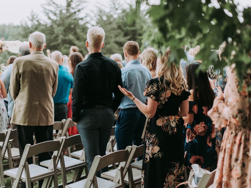 sukienki-na-wesele-przez-cztery-pory-roku-od-swiezosci-wiosny-po-urok-zimowych-wieczorow