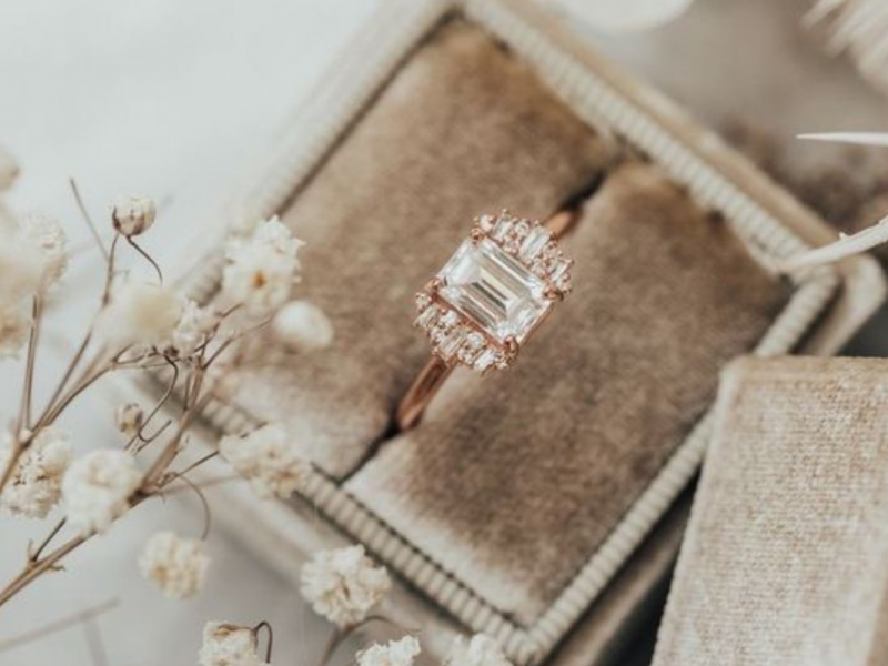 na-ktorej-rece-nosic-pierscionek-zareczynowy