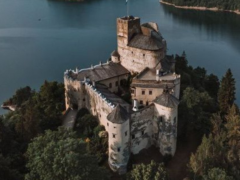 wybor-zamku-na-twoj-miesiac-miodowy-w-polsce