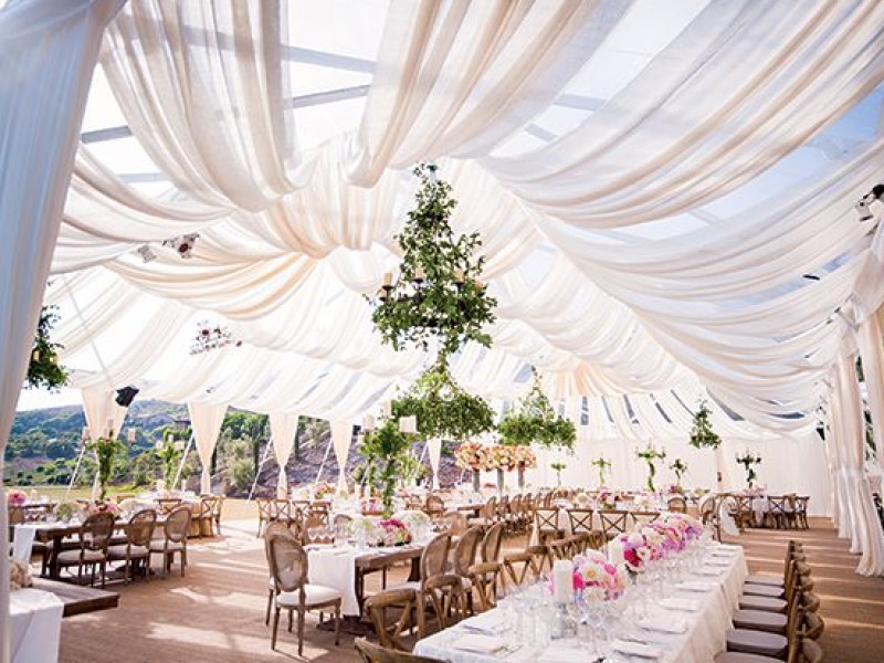 wesele-pod-namiotem-zalety-i-wady-jak-udekorowac-namiot-weselny