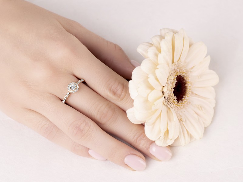 pierscionki-zareczynowe-jakie-rodzaje-pierscionkow-mozna-rozroznic