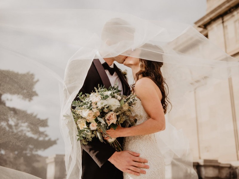 klasyczne-prezenty-slubne-5-propozycji-ktore-znajdziesz-w-empiku