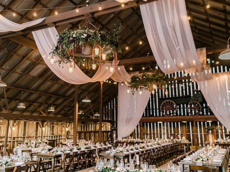 sposoby-na-optyczne-zmniejszenie-sali-weselnej