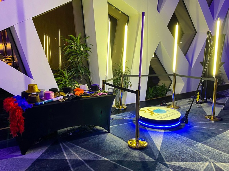 chlopaki-od-fotobudki zdjęcie prezentacji gdzie wesele