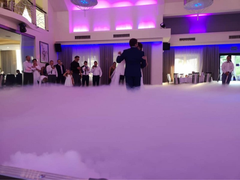 ciezki-dym-fontanny-iskier-fotolustro-rawa zdjęcie prezentacji gdzie wesele
