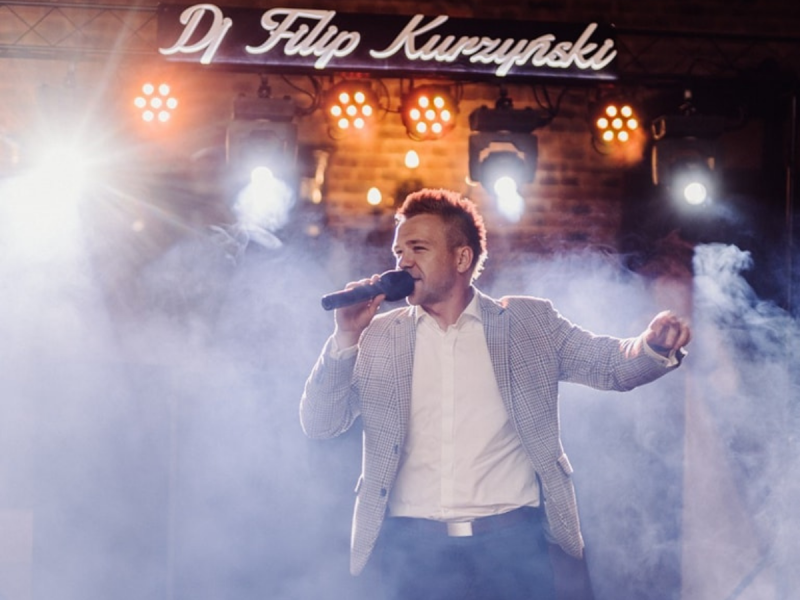 dj-filip-kurzynski zdjęcie prezentacji gdzie wesele
