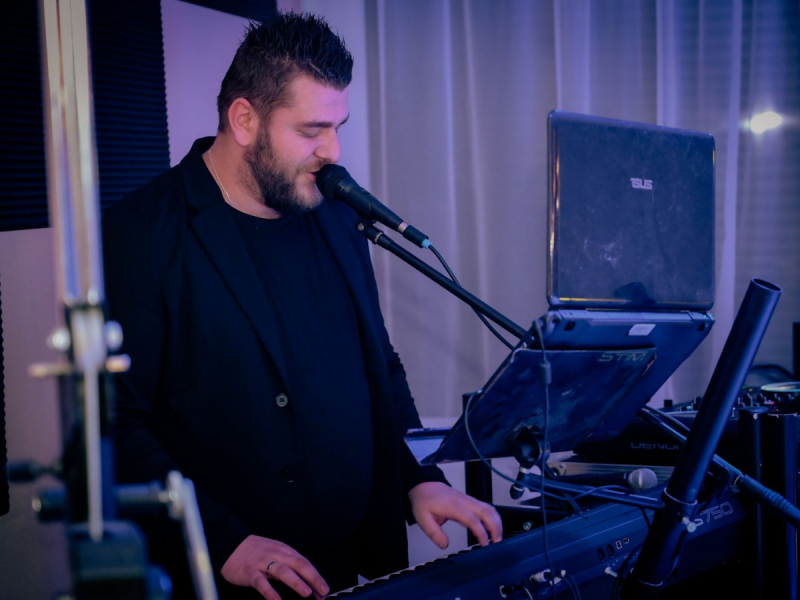 dj-genas-robert-przybylski zdjęcie prezentacji gdzie wesele