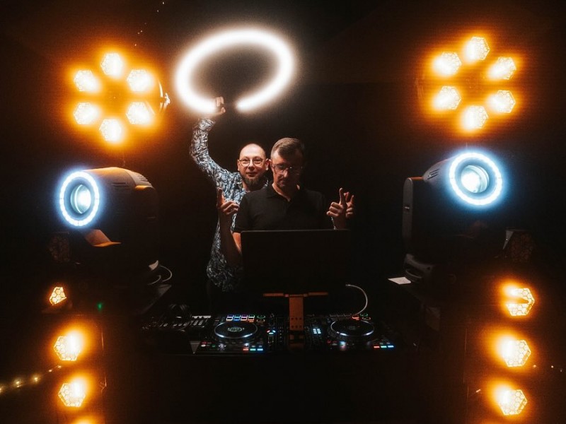 dj-krzysztof-grodecki-wedding-event-dj zdjęcie prezentacji gdzie wesele