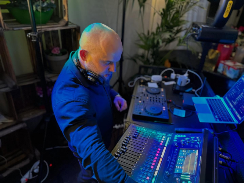 dj-trener-dawid-ulinski zdjęcie prezentacji gdzie wesele