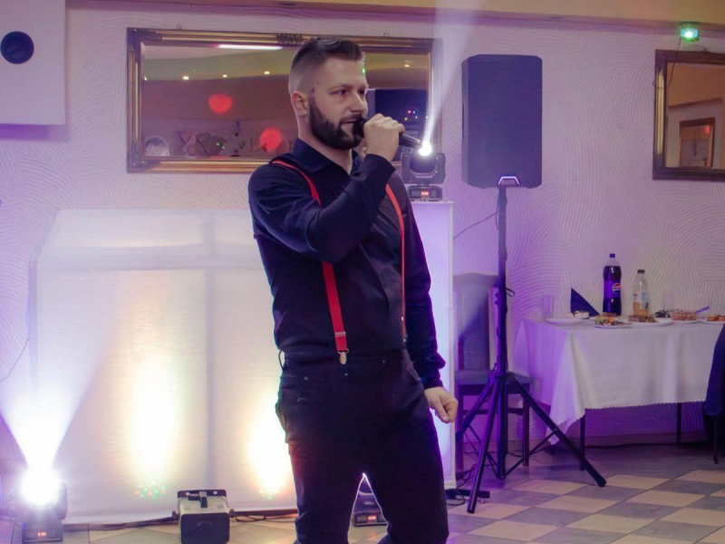 dj-vojt-wodzirej zdjęcie prezentacji gdzie wesele