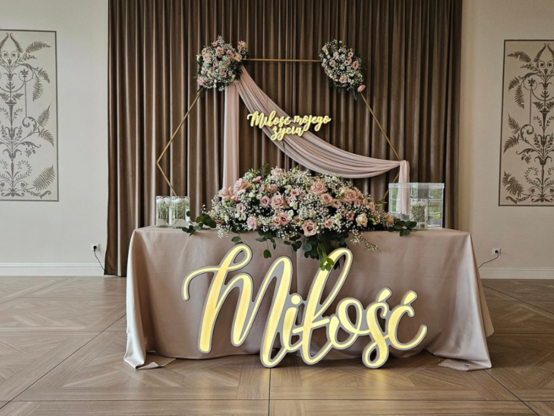 facet-od-dekoracji zdjęcie prezentacji gdzie wesele