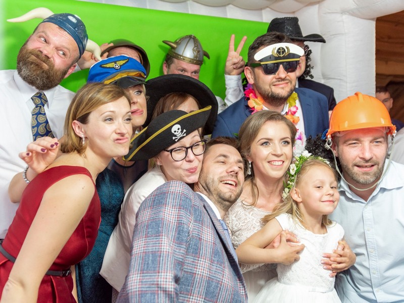 fotobudka-foto-skrzynka zdjęcie prezentacji gdzie wesele