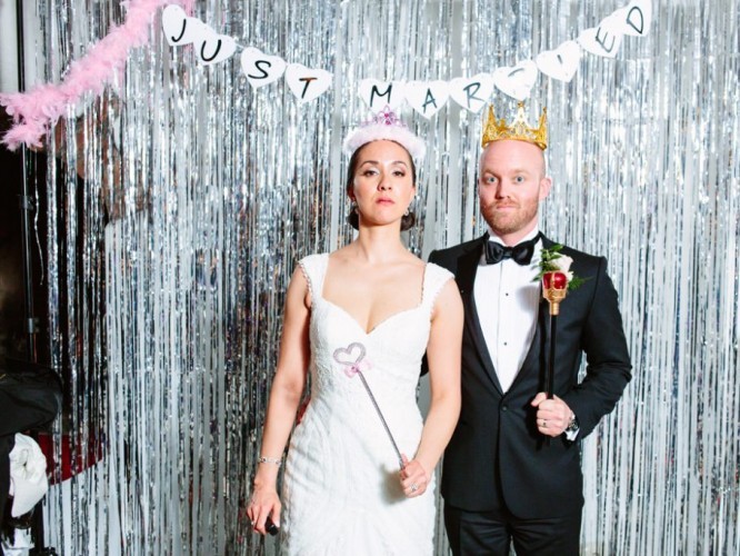 fotobudka-na-weselu-czy-warto-ja-wybrac-jako-atrakcje-dla-gosci-weselnych