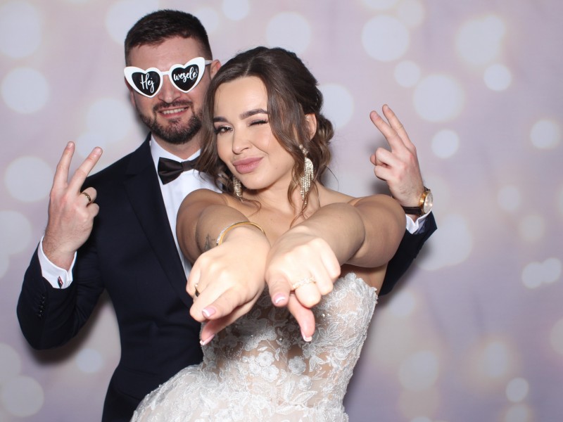 fotobudka-pstryk-focia zdjęcie prezentacji gdzie wesele