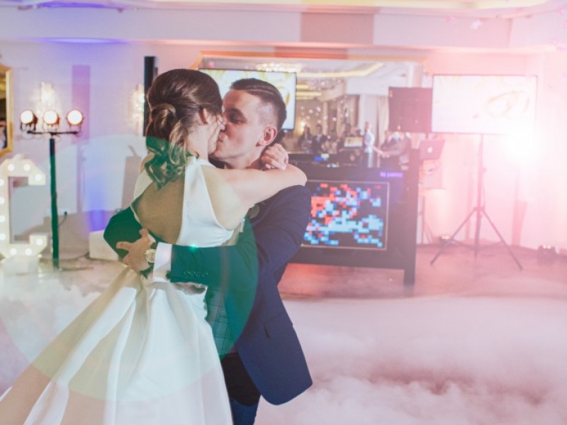 fotografia-slubna-michal-glownia-naturalne-zdjecia-z-waszego-wesela zdjęcie prezentacji gdzie wesele