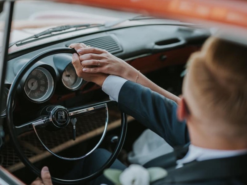 klasyczne-kola-auta-do-slubu zdjęcie prezentacji gdzie wesele
