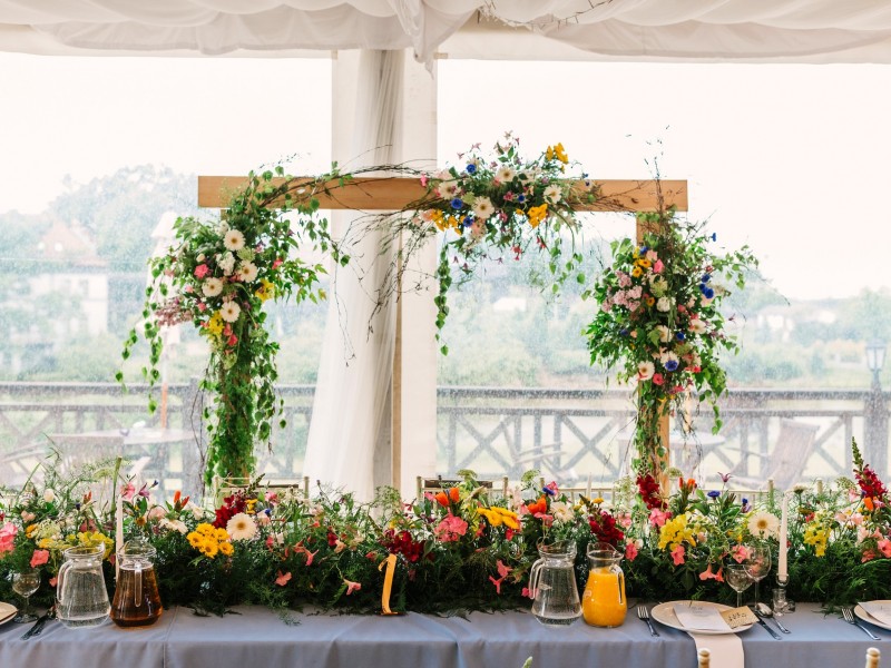 kwiaty-w-kredensie-pracownia-florystyczna zdjęcie prezentacji gdzie wesele