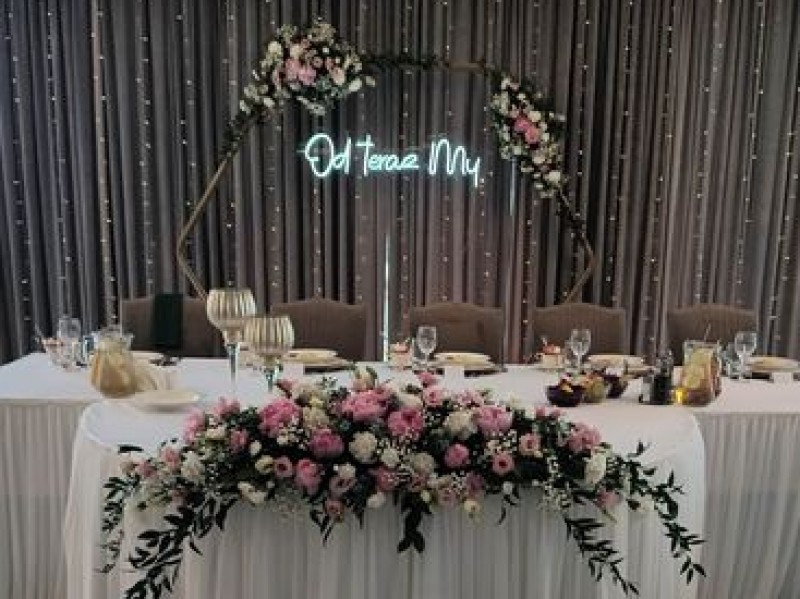 lumos-wypozyczalnia-neonow zdjęcie prezentacji gdzie wesele