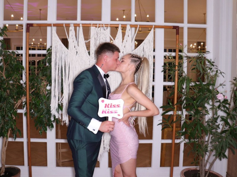 maly-dino-fotobudki-drewniane zdjęcie prezentacji gdzie wesele