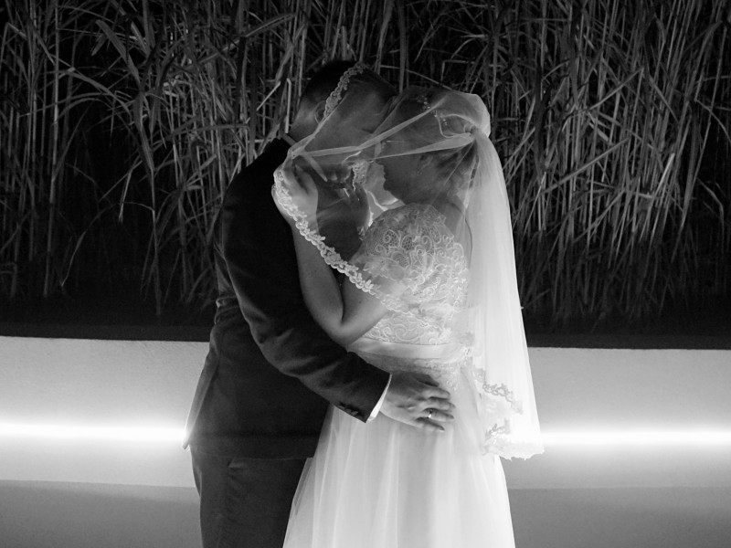 oprawa-filmowa zdjęcie prezentacji gdzie wesele