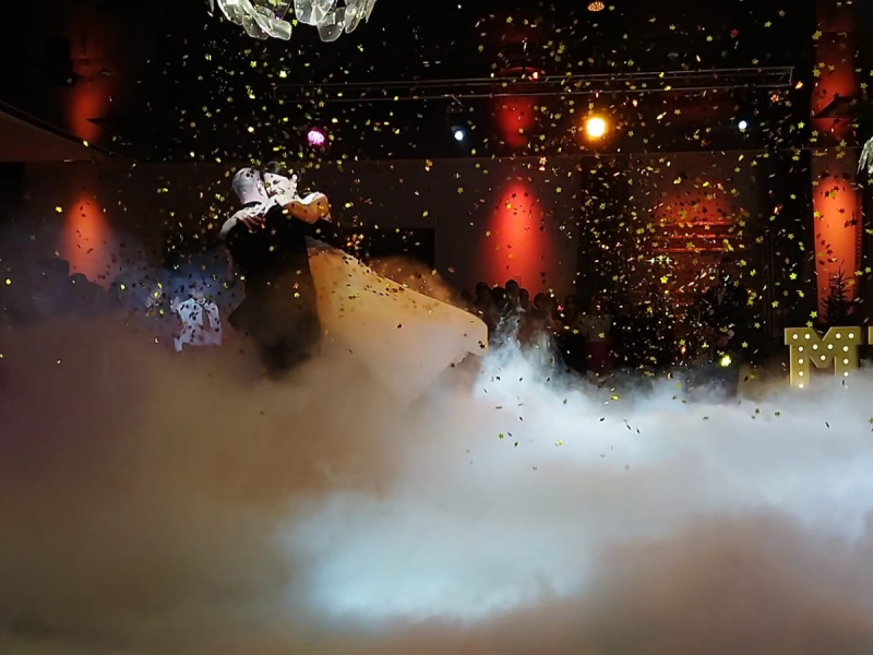 party-effect-24 zdjęcie prezentacji gdzie wesele