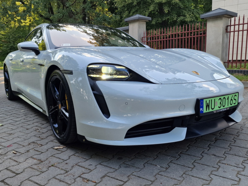 porsche-taycan-turbo-z-kierowca zdjęcie prezentacji gdzie wesele