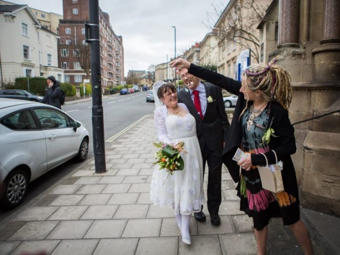 poslubila-bezdomnego-ktory-dal-jej-brakujace-pieniadze-na-rachunek-za-swiatlo