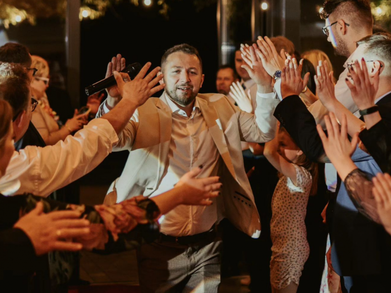 pozytywny-djwodzirej zdjęcie prezentacji gdzie wesele