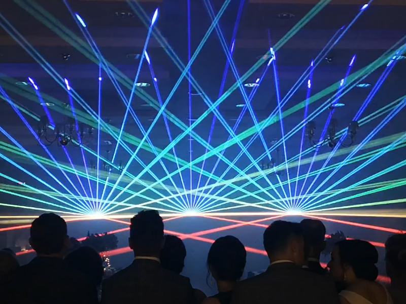 profesjonalny-pokaz-laserow-na-weselu-efekty-specjalne zdjęcie prezentacji gdzie wesele