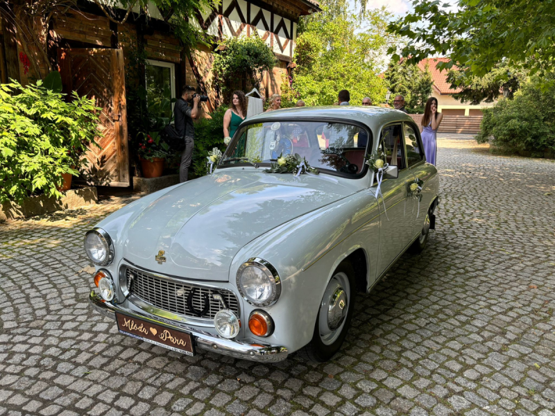 retroauto-roman-owczarzak zdjęcie prezentacji gdzie wesele