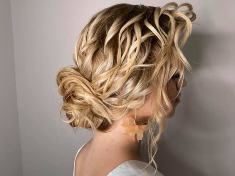 roszpunkowe-style-fryzury-slubne zdjęcie prezentacji gdzie wesele
