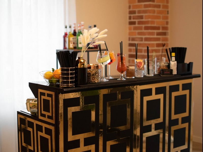 drink-bar-fotobudka-360-champagne-wall-napisy-led-napis-milosc zdjęcie prezentacji gdzie wesele