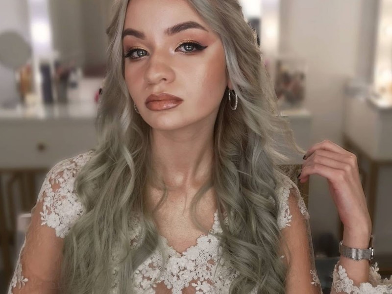 w-slubnym-stylu-studio-makijazu-i-stylizacji zdjęcie prezentacji gdzie wesele