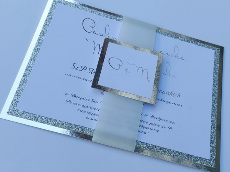 weselny-urok-zaproszenia-i-napis-love zdjęcie prezentacji gdzie wesele